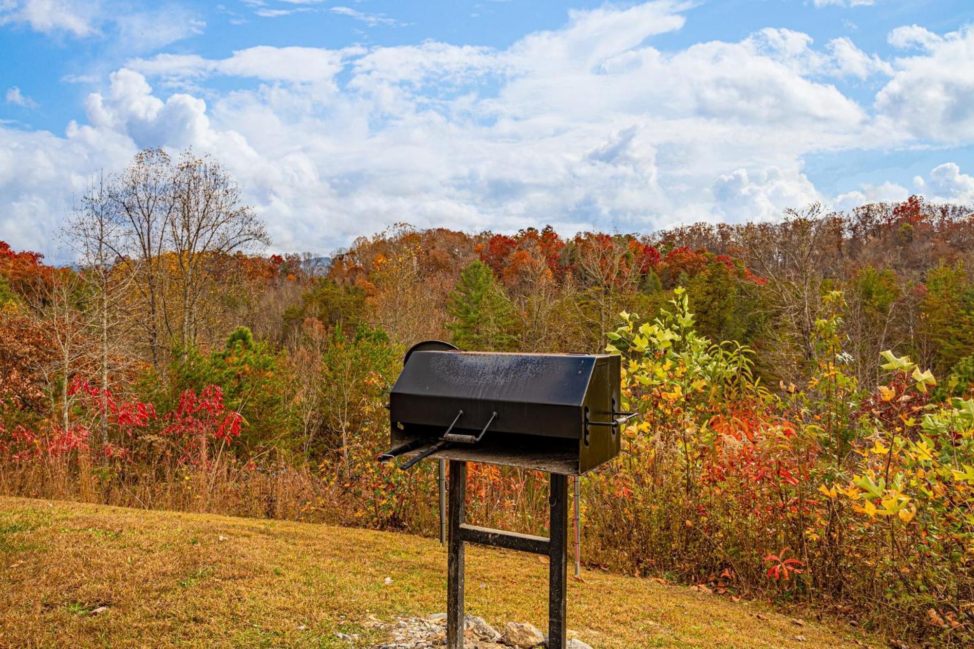 Ridge View Lodge Nature And Mountain View - Hot Tub - Firepit - Yard - Games Gatlinburg Zewnętrze zdjęcie